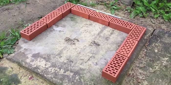 Выкладывание цоколя мангала из кирпича Цоколь кирпичного мангала