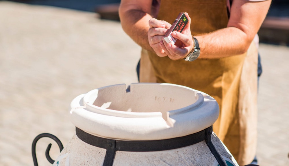 Растопка тандыра для приготовления самсы Тандыр для самсы