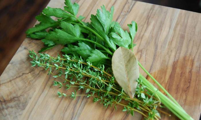 Травы пряные в свежем виде Травы для маринада с шампанским