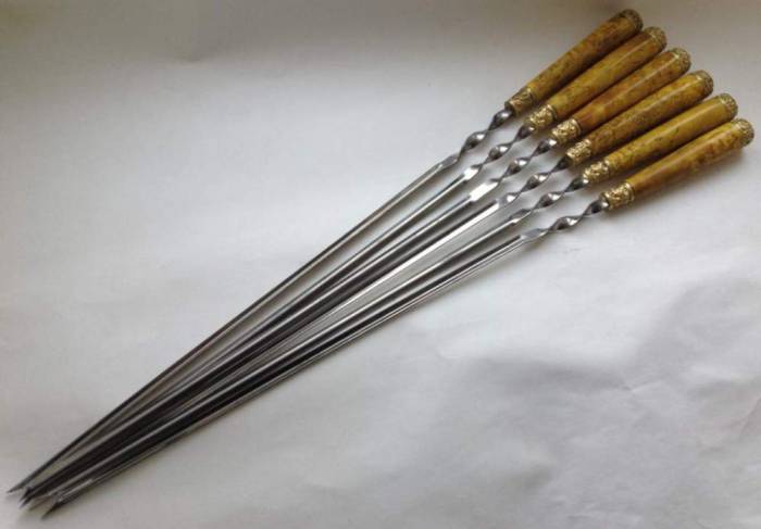 Угловые шампуры для шашлыка Угловой шампур для мангала