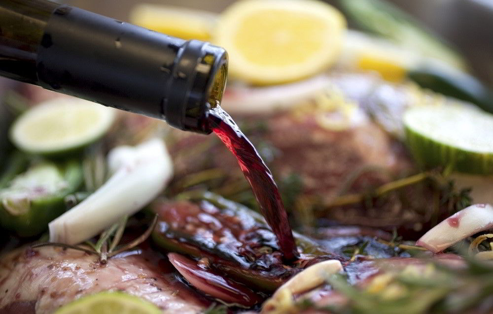 Добавление красного вина в маринад для баранины Винный маринад для шашлыка из баранины