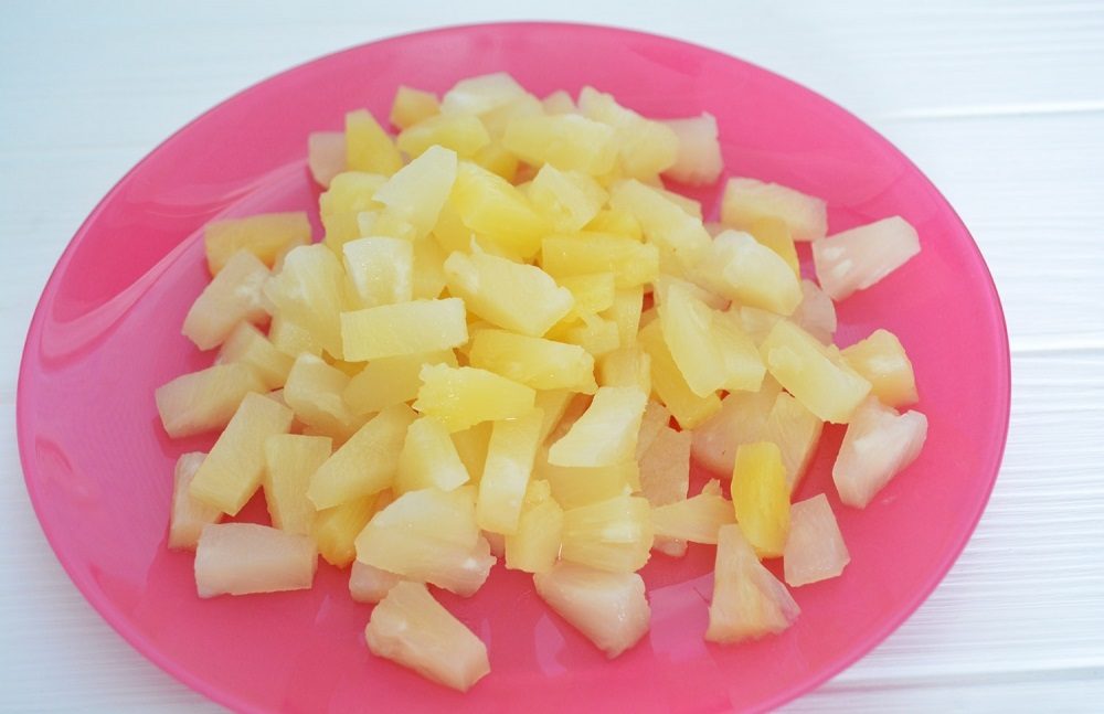 Нарезанные консервированные ананасы Ананасы для салата с кукурузой