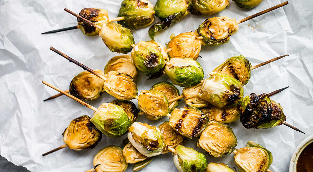 Готовая брюссельская капуста-гриль на шпажках Брюссельская капуста-гриль