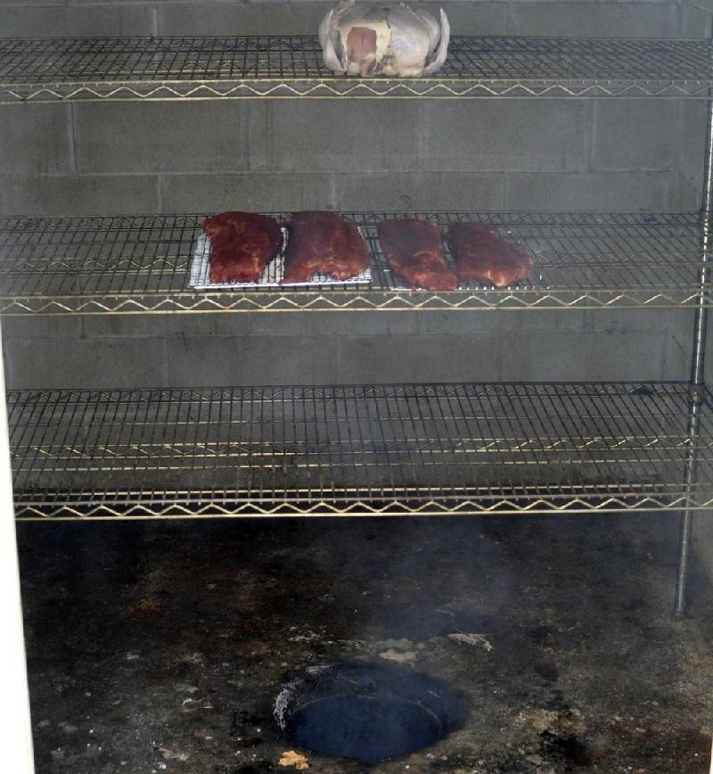 Камера копчения в кирпичной коптильне Бункер для копчения