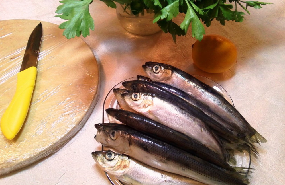 Целые тушки ряпушки Свежая рыба ряпушка