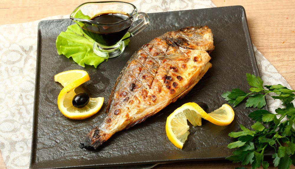 Дорадо, запечённая на мангале Дорадо