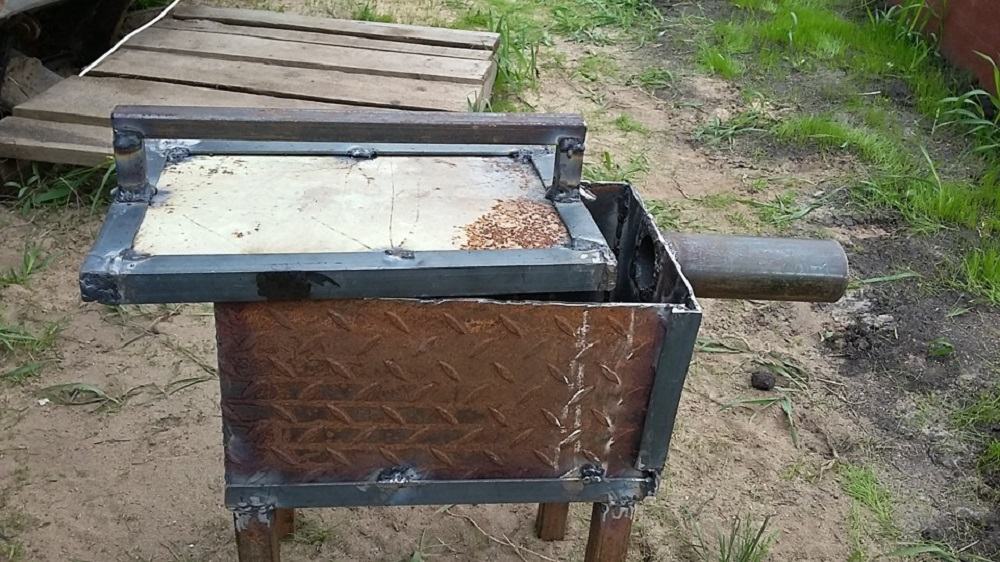 Изготовление дымогенератора для коптильни из бочки Дымогенератор для бочки