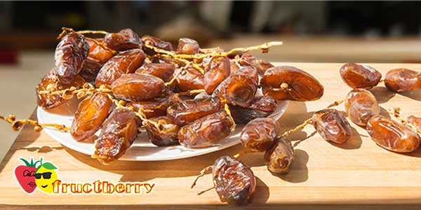 финики-на-ветке