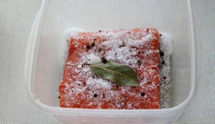 Форель в засолочной смеси Форель в специях