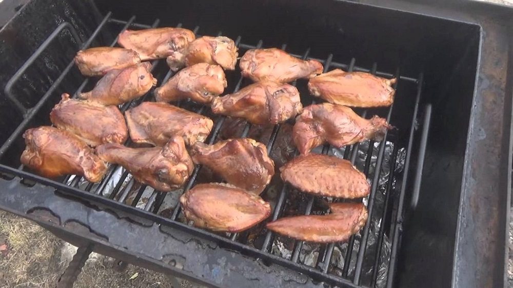 Копчение куриных крылышек горячим способом Горячее копчение крылышек