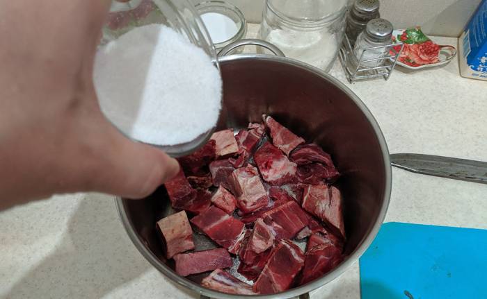 Засолка говядины для колбасы Говядина и соль