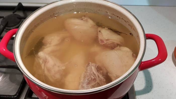 Отваривание куриных грудок Грудки в кастрюле
