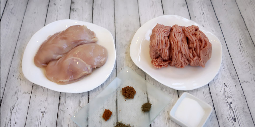 Ингредиенты для приготовления ветчины из индейки и курицы Индейка, курица, соль и специи