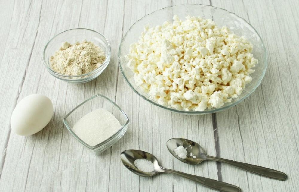 Какие продукты нужны для приготовления сырников Ингредиенты для сырников