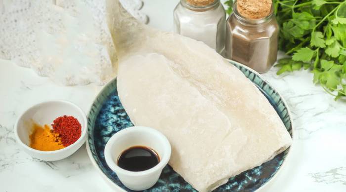 Ингредиенты для приготовления солёно-сушёного кальмара Кальмар и специи