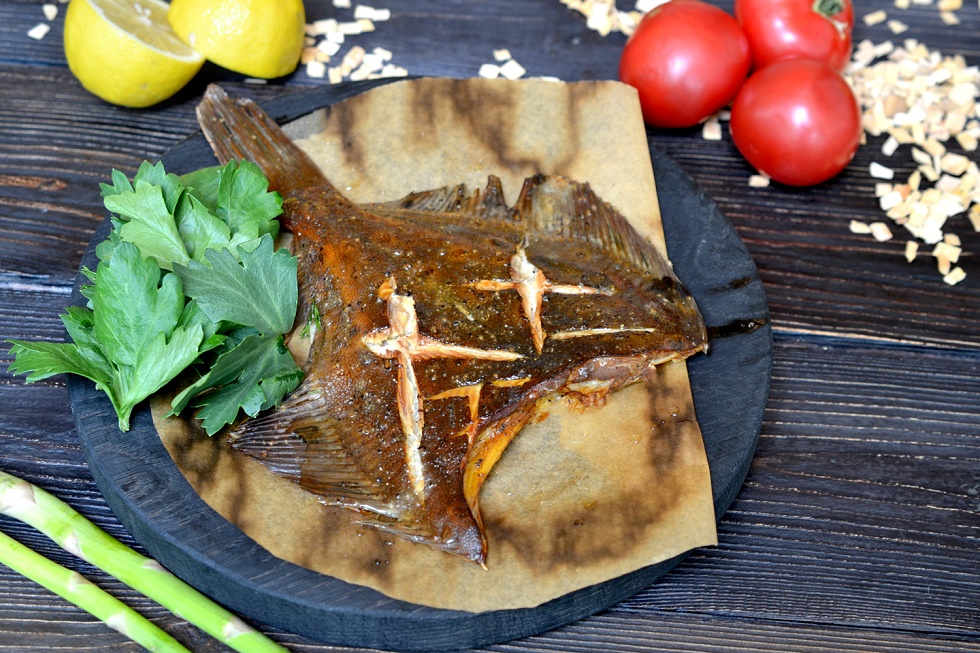 Приготовленная камбала Изображение приготовленной камбалы