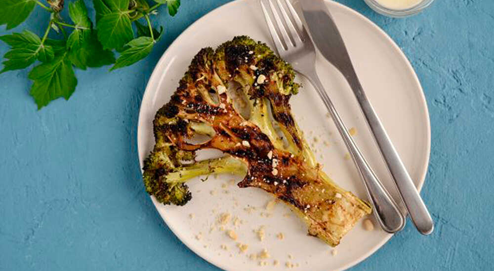 Готовая брокколи гриль Капуста брокколи на гриле