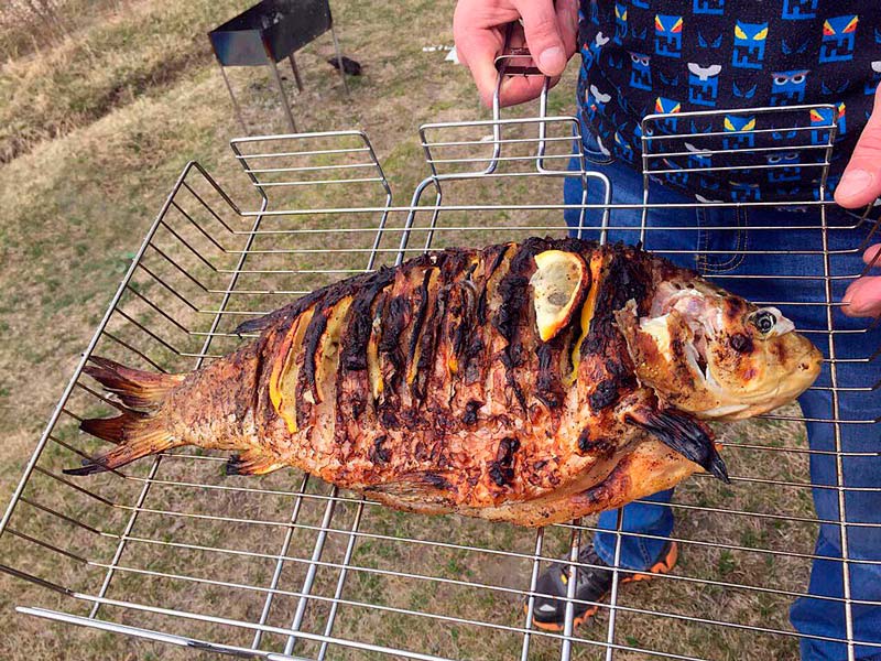 Карп приготовленный на мангале Карп на мангале