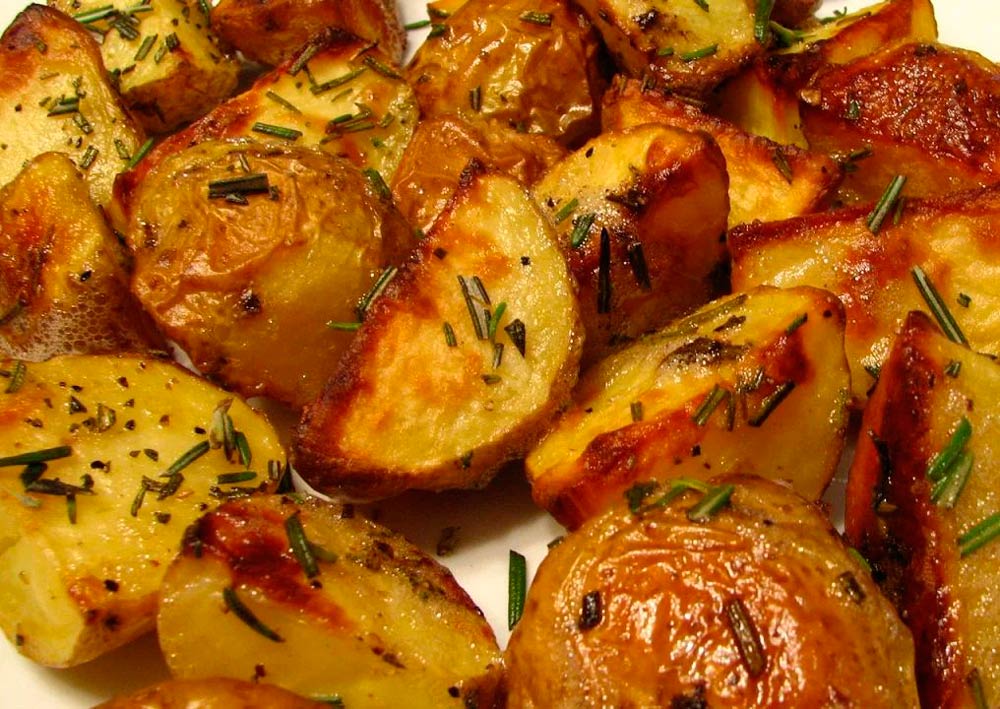 Приготовленный картофель на гриле Приготовленный картофель