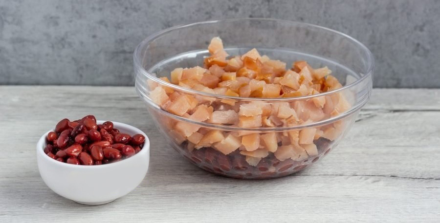 Красная фасоль и копчёная курица для салата Красная фасоль и копчёная курица