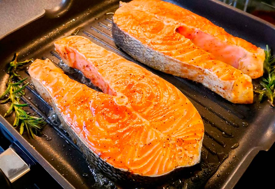 Красная рыба на гриле Красная рыба