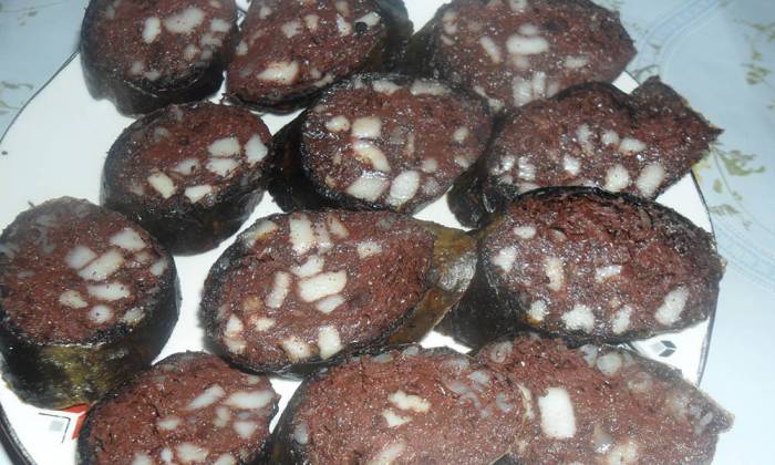 Кровавая колбаса с салом и специями Кровянка с салом