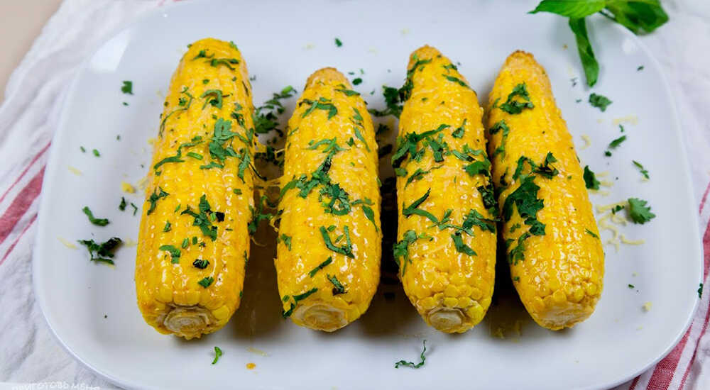 Готовая кукуруза-гриль с копчёным сыром Кукуруза с копчёным сыром