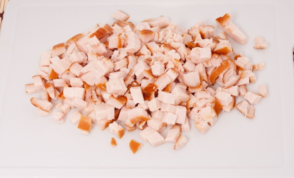 Нарезанное кубиками копчёное куриное филе Куриное филе кубиками