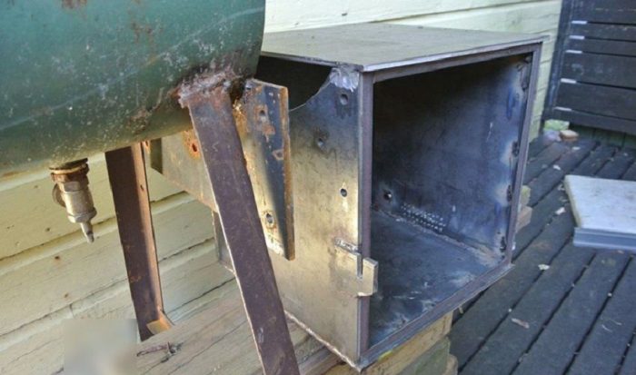 Изготовление дымогенератора для коптильни холодного копчения Квадратная камера для коптильни