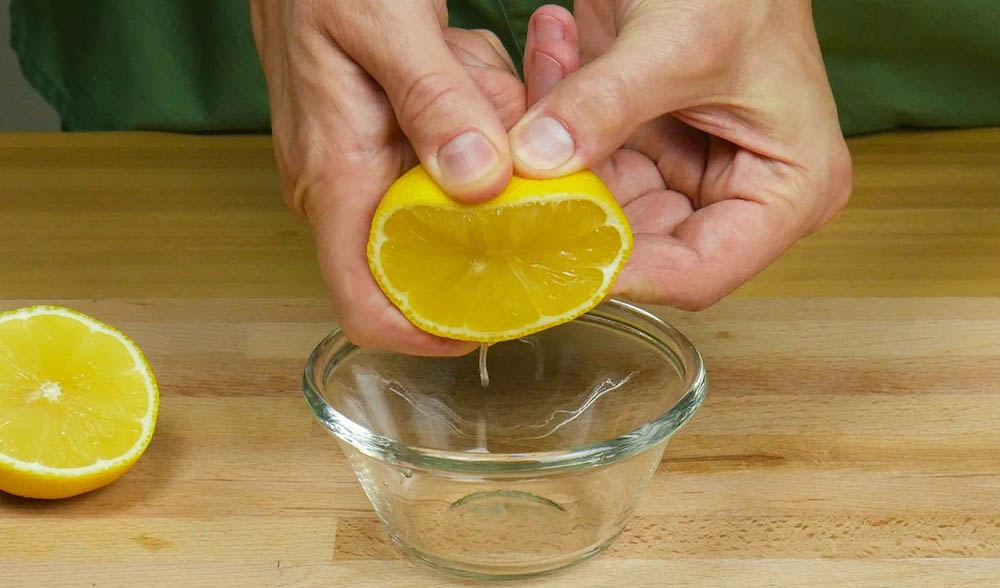 Выдавливание сока из лимона Лимон для осетра