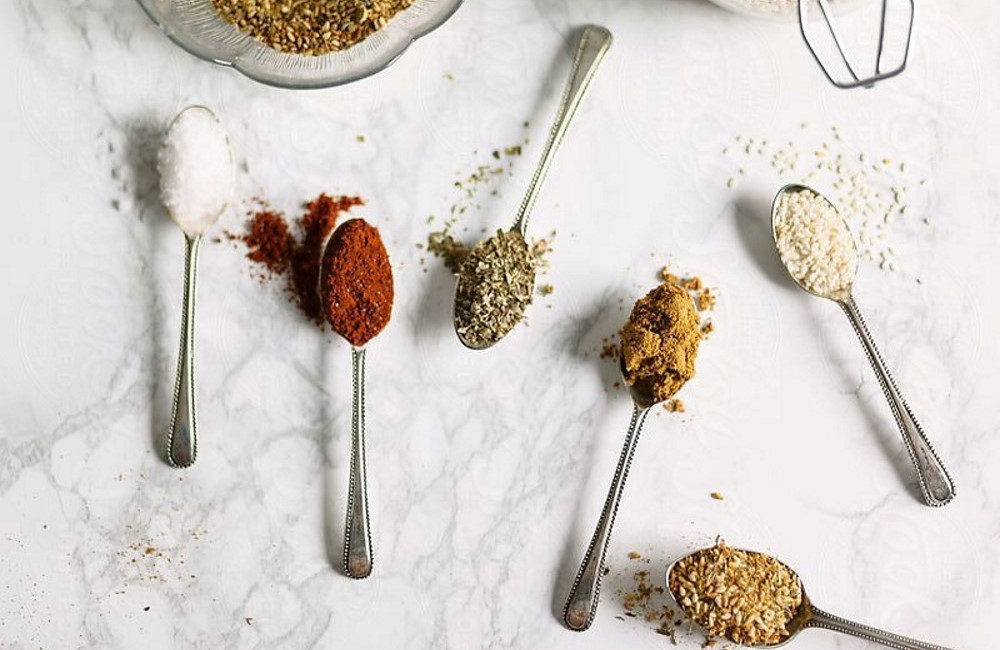 Специи для маринования пастромы В чайных ложках различные специи