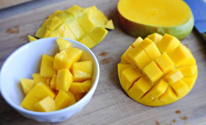 Нарезание манго кубиками Манго и кусочки