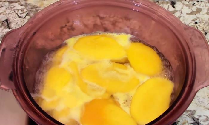 Отваривание манго с сахарном сиропе Манго в сиропе