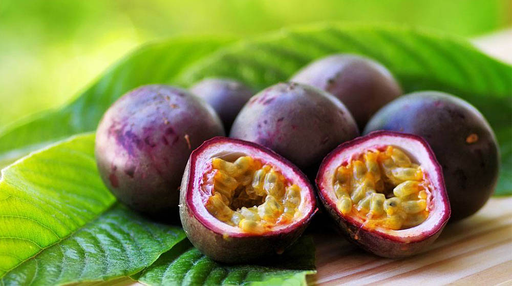 Как выглядят плоды маракуйи Маракуйя на столе