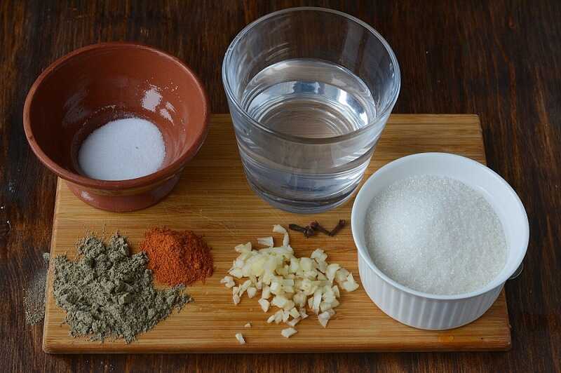 Ингредиенты для мокрого маринада сосисок Приготовление мокрого маринада для сосисок