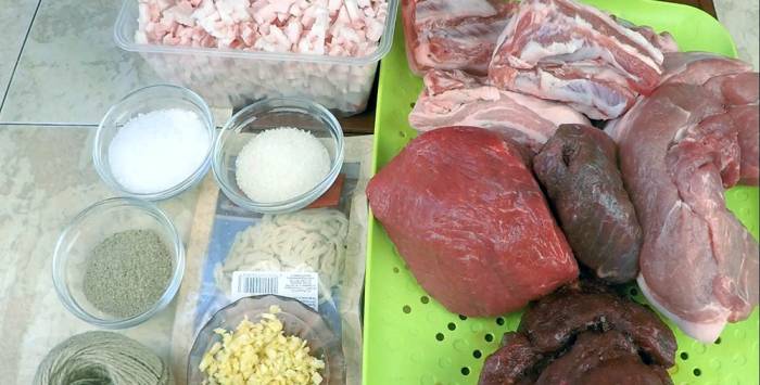 Ингредиенты для приготовления краковской колбасы по ГОСТу СССР Мясо, сало и специи для краковской колбасы по ГОСТу СССР
