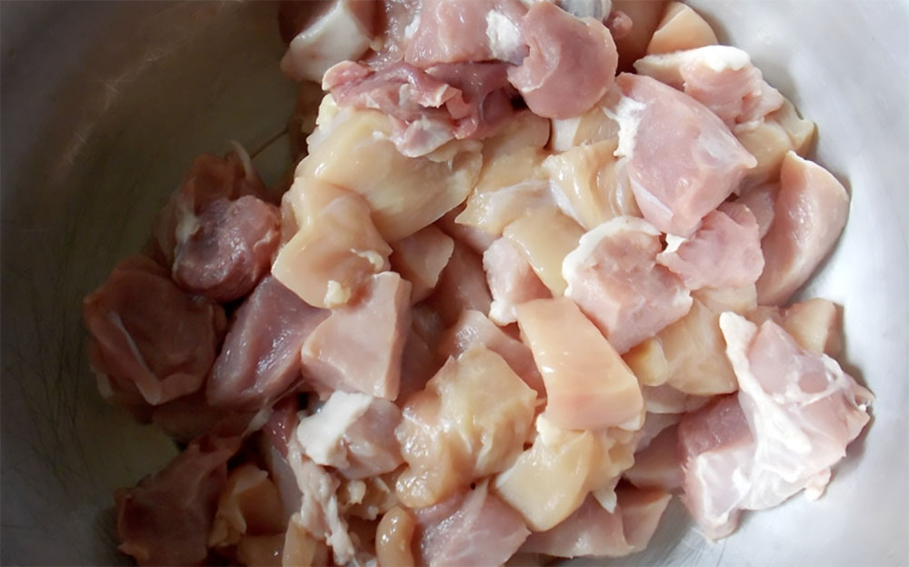 Подмораживание нарезанного мяса Мясо в тарелке