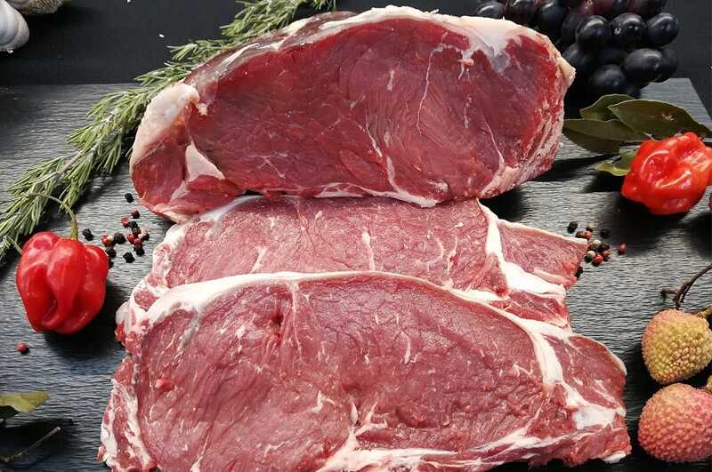 Сырое мясо лосятины Сырое мясо лося