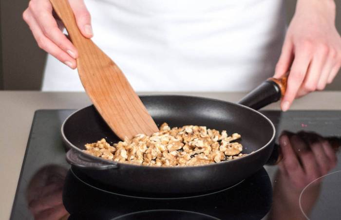 Сушка грецких орехов на сковороде Орехи на сковороде