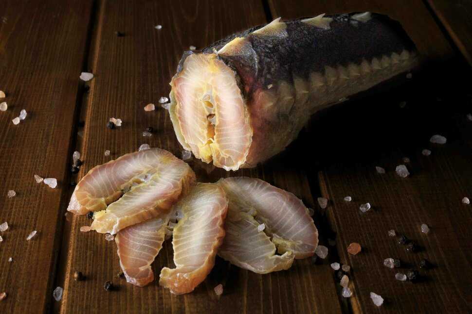 Осетр горячего копчения Осетр, приготовленный горячим способом