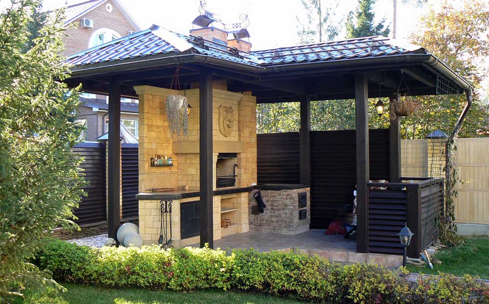 Открытая летняя кухня с мангалом Открытая летняя кухня