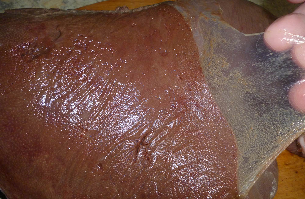 Удаление плёнки с бараньей печени Печень и плёнка