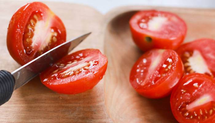 Разрезание помидоров пополам Помидоры для свиной печени