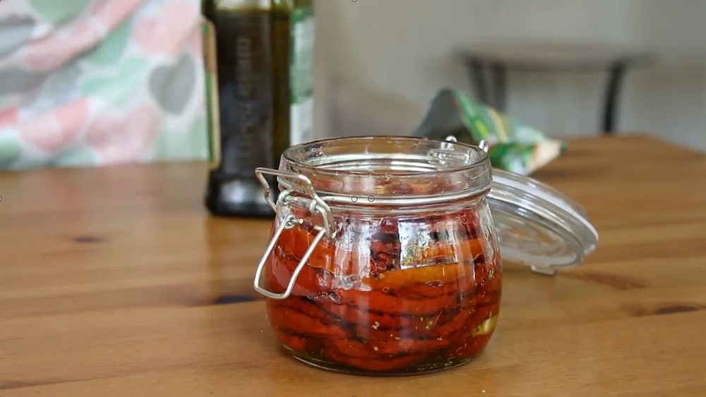 Заливка сушёных томатов маслом Помидоры и масло