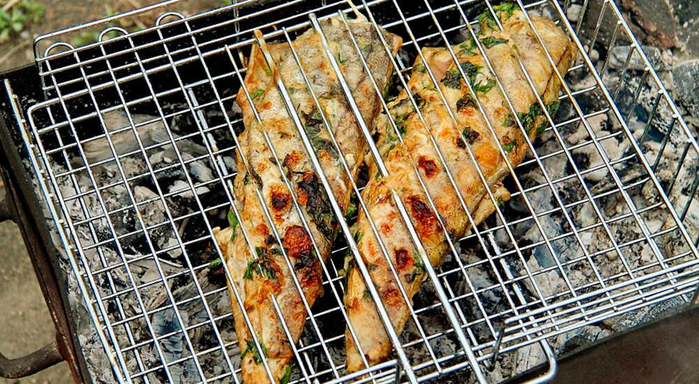 Приготовление минтая на решетке Приготовление минтая на мангале