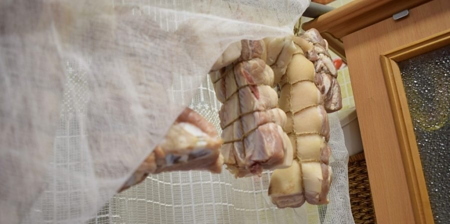 Просушивание свиной грудинки после засолки Просушивание грудинки дома