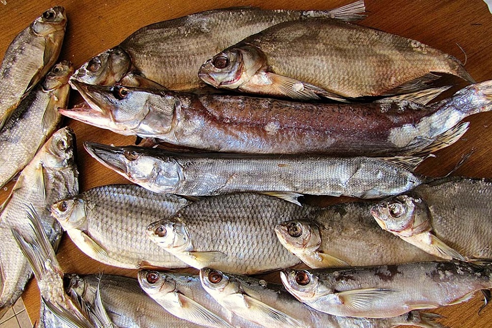 Речная рыба тарань в сушеном виде Разные соленые рыбы
