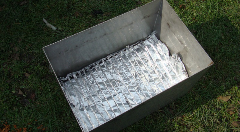 Установка решётки в коптильне горячего копчения Решётка в коптильне горячего копчения