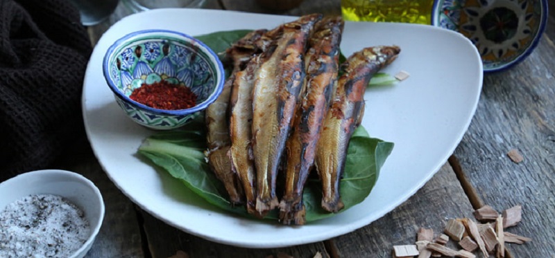 Ряпушка, копчёная на яблоневой стружке Ряпушка на яблоневой стружке