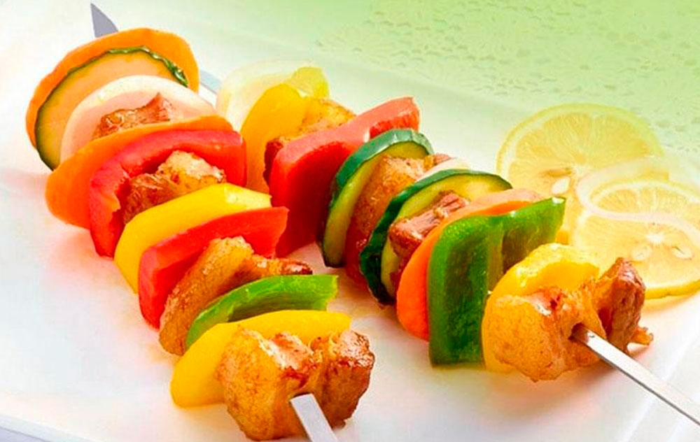 Овощи-гриль на шампурах С морковью и черри